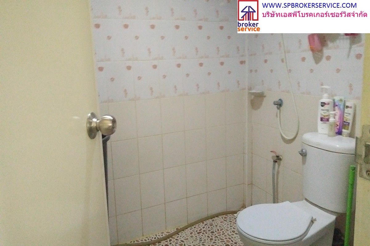 ขายทาวน์เฮาส์-หมู่บ้านบีเค-ลัคกี้โฮม2-ถนนหลักหมู่บ้าน