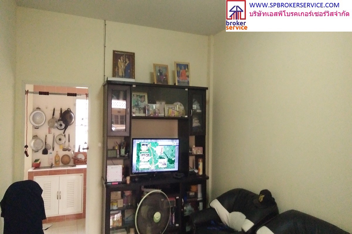 ขายทาวน์เฮาส์-หมู่บ้านบีเค-ลัคกี้โฮม2-ถนนหลักหมู่บ้าน