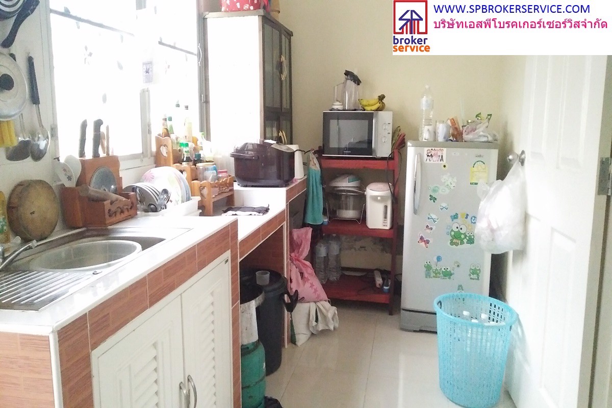 ขายทาวน์เฮาส์-หมู่บ้านบีเค-ลัคกี้โฮม2-ถนนหลักหมู่บ้าน