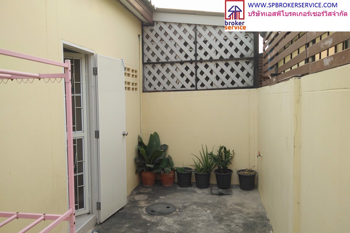 ขายทาวน์เฮาส์-หมู่บ้านบีเค-ลัคกี้โฮม2-ถนนหลักหมู่บ้าน