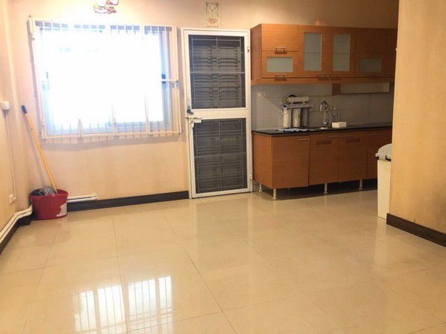 l394-ขายทาวน์เฮ้าส์-3-ชั้น-ซอยรามคำแหง-81-ลาดพร้าว-130-ใกล้รถไฟฟ้าสายสีเหลืองและสีส้ม