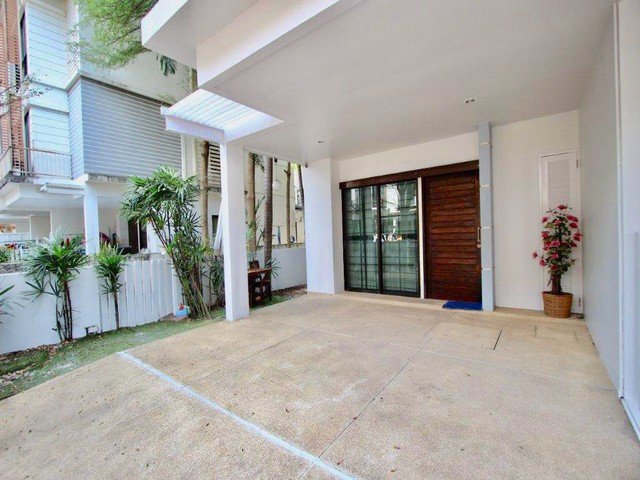 ขาย-townhome-หลังมุม-3-ชั้น-30-ตรวา-areeya-สุขุมวิท77-ใกล้-bts-อ่อนนุช-เอกมัย-ทองหล่อ