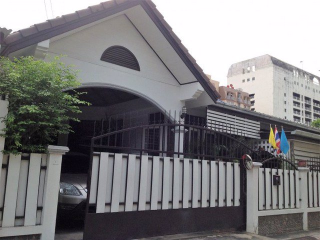 ขายบ้านเดี่ยวชั้นเดียว-48-ตรวา-4-ห้องนอน-ซสุคนธสวัสดิ์-3-พร้อมอยู่-ติดสตรีวิทย์-2