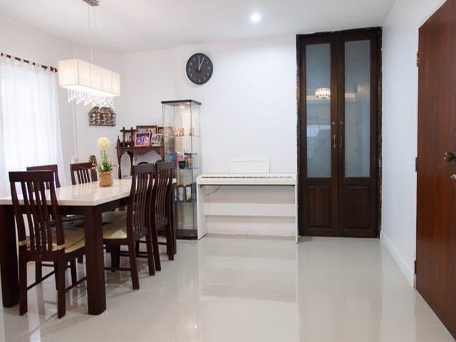 ขายบ้านแฝด-48-ตรว-5-ห้องนอน-โชคชัย4-ตกแต่งใหม่-พร้อมอยู่