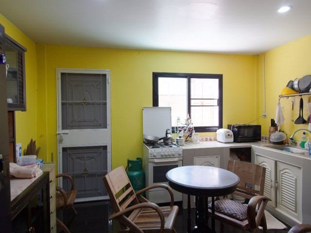 ขายบ้านแฝด-48-ตรว-5-ห้องนอน-โชคชัย4-ตกแต่งใหม่-พร้อมอยู่