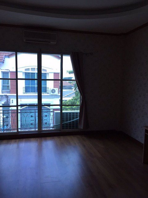 ให้เช่าtownhouse-หลังมุม-บ้านกลางเมือง-รัชดา-ลาดพร้าว-ใกล้-mrt-ลาดพร้าว