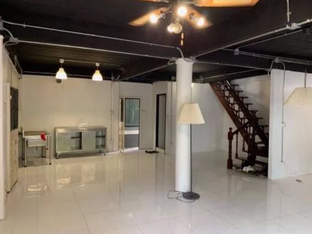 ขายหรือให้เช่า-โฮมออฟฟิส-60-ตรวา-ลาดพร้าวซอย-1-ใกล้รถไฟฟ้า-bts-mrt