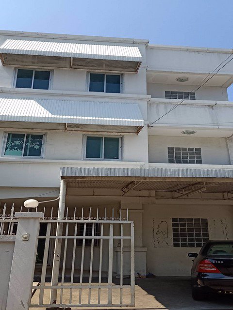 ให้เช่าบ้านหลังมุม-3-ชั้นรัชดา-เหม่งจ๋าย-50-ตรว-เป็นออฟฟิสเช่าระยะยาวได้