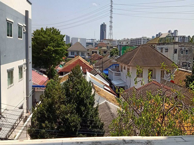 ให้เช่าบ้านหลังมุม-3-ชั้นรัชดา-เหม่งจ๋าย-50-ตรว-เป็นออฟฟิสเช่าระยะยาวได้