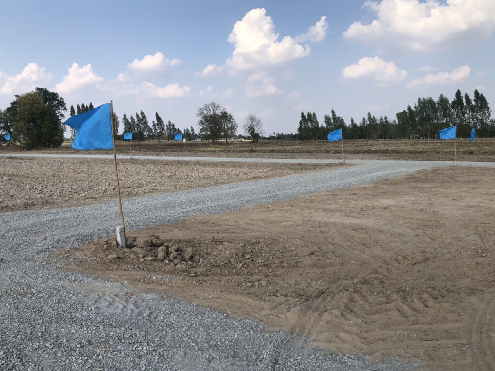 ขายที่ดินเปล่า-แปลงละ-80-100-ตรว-สุพรรณบุรี