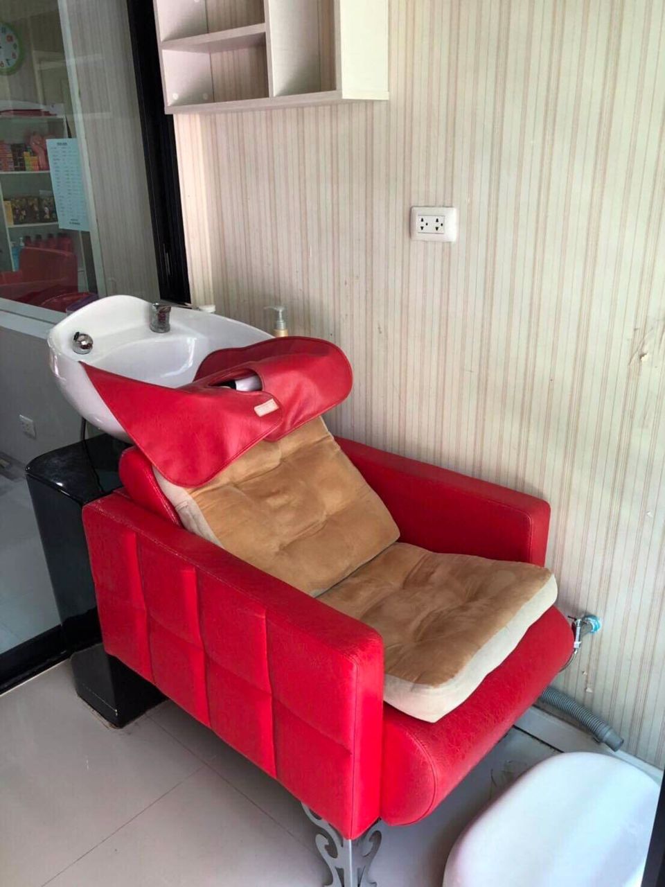 ขายคอนโด-พร้อมร้านทำผม-แถมอุปกรณ์ทำผมทั้งหมดพร้อมพักอาศัย