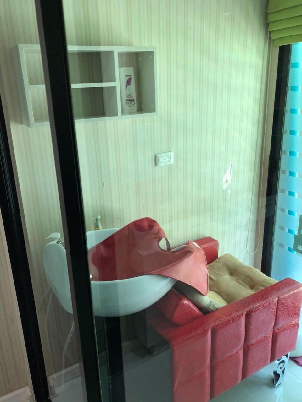 ขายคอนโด-พร้อมร้านทำผม-แถมอุปกรณ์ทำผมทั้งหมดพร้อมพักอาศัย