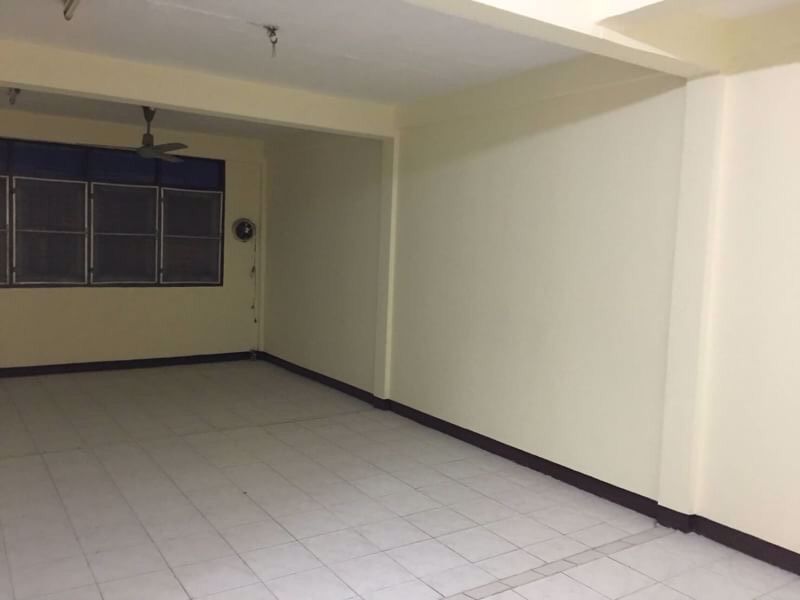 ให้เช่าอาคารพาณิชย์สูง-3ชั้น2คูหา-เนื้อที่32ตรว-ทาสีใหม่ทั้งหลัง-