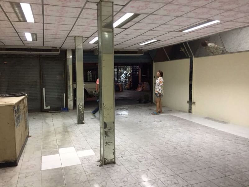 ให้เช่าอาคารพาณิชย์สูง-3ชั้น2คูหา-เนื้อที่32ตรว-ทาสีใหม่ทั้งหลัง-