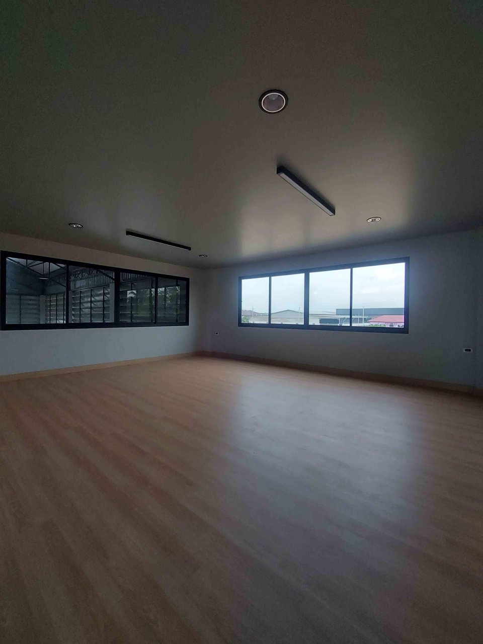 ขายให้เช่า-โกดัง-โรงงาน-พื้นที่สีม่วง-พร้อมออฟฟิศราคาถูก-ตดอนไก่ดี