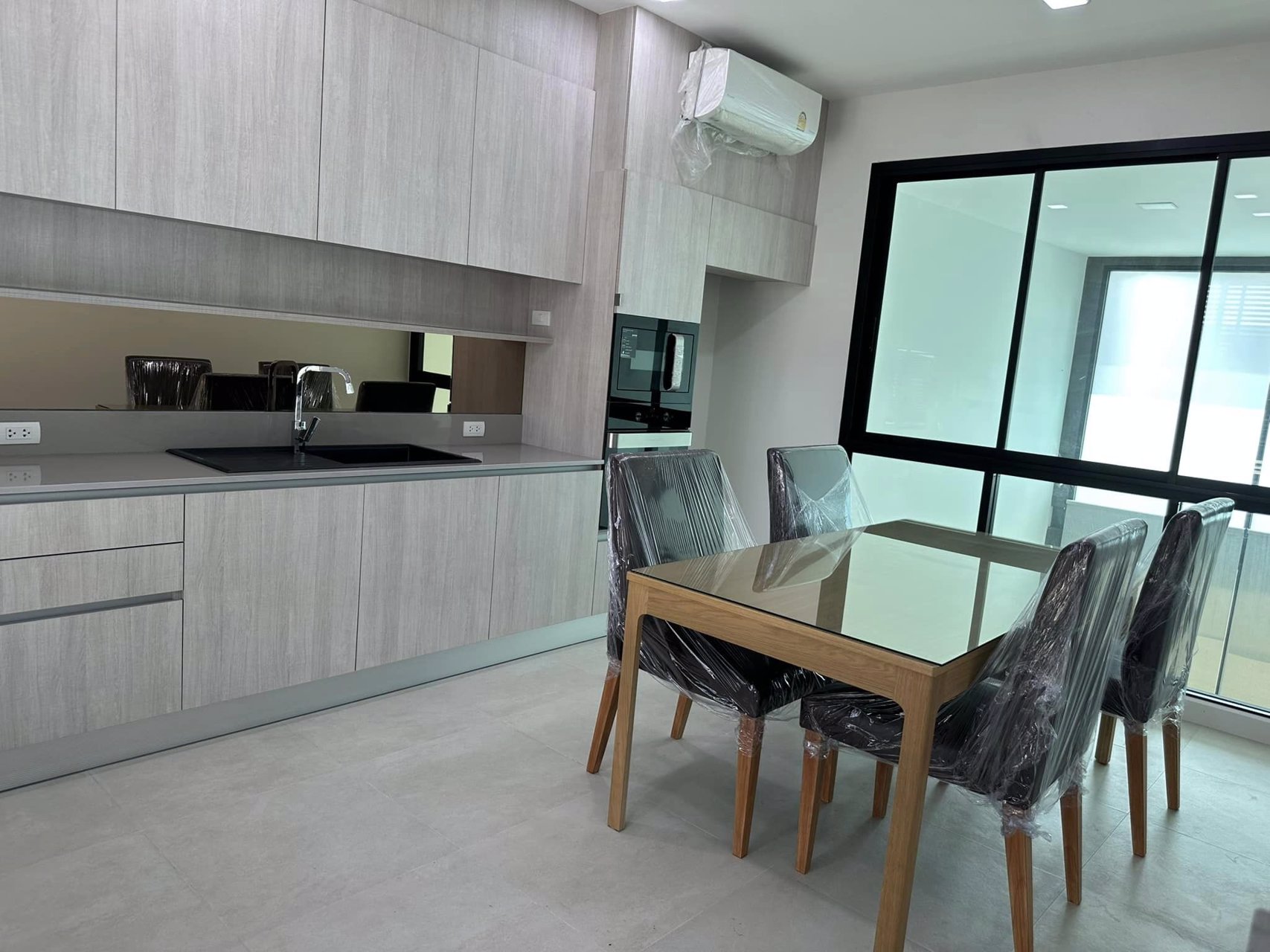 ให้เช่า-ทาวน์โฮมluxury-modenr-ซอยเสริมสุขใกล้ทางด่วน