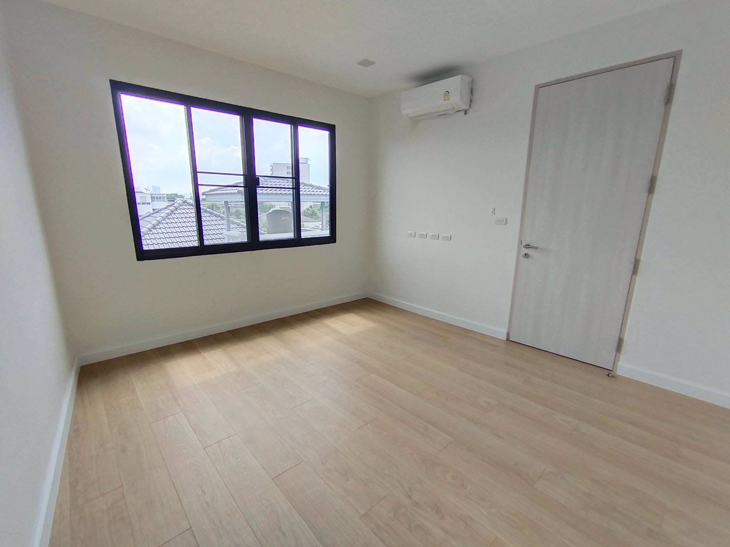 ให้เช่า-ทาวน์โฮมluxury-modenr-ซอยเสริมสุขใกล้ทางด่วน