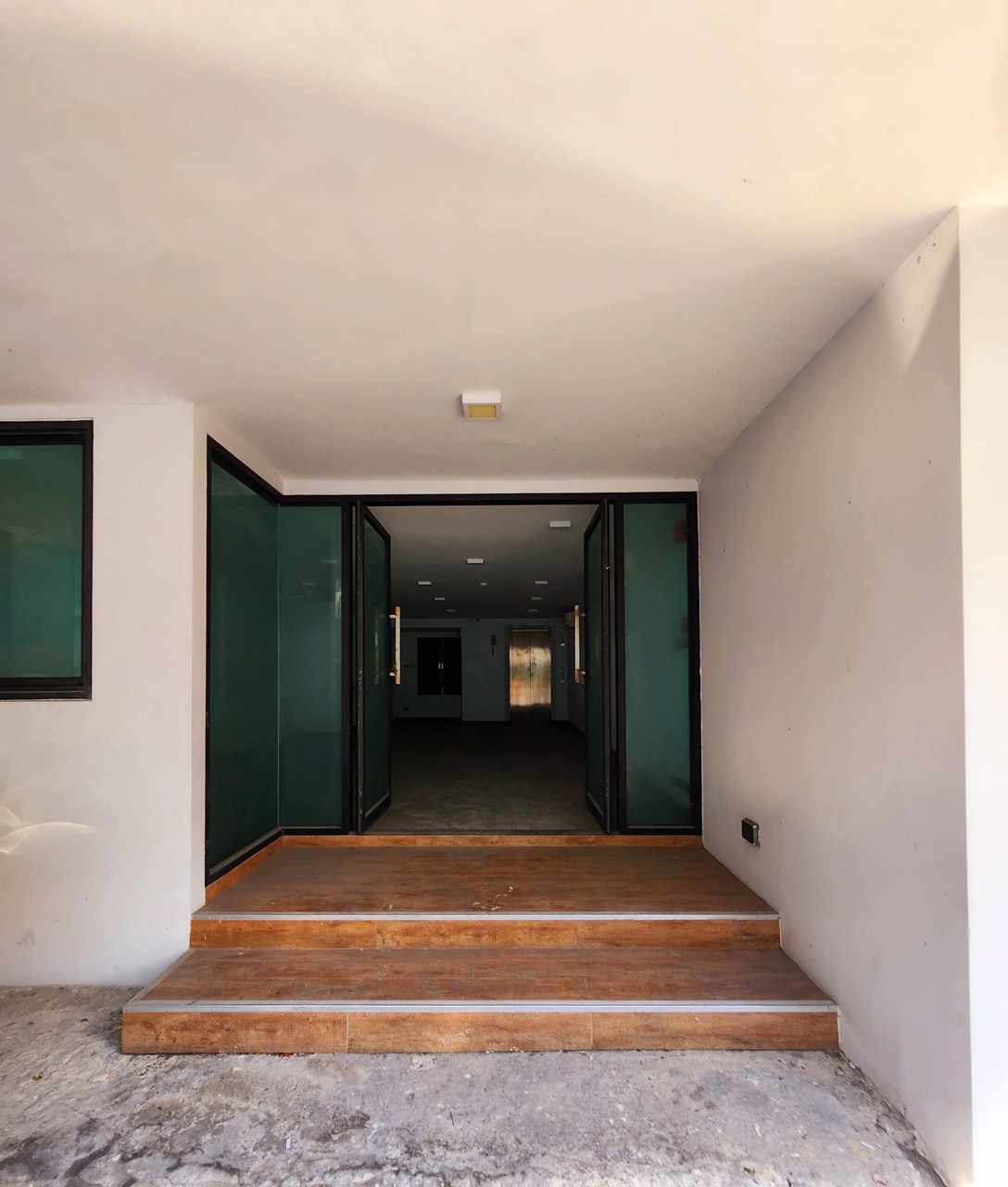 โฮมออฟฟิศ-ฮอฟฟ์-เอกมัย-รามอินทรา