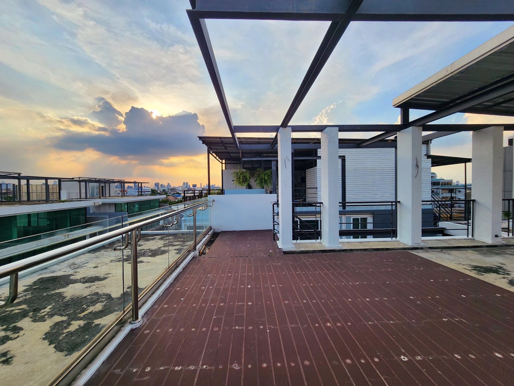 โฮมออฟฟิศ-ฮอฟฟ์-เอกมัย-รามอินทรา