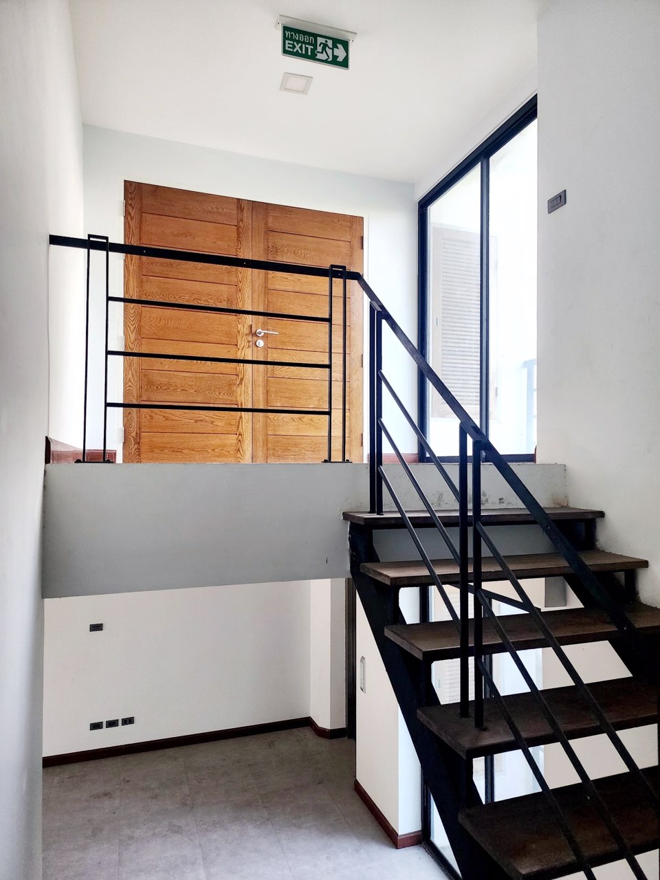 โฮมออฟฟิศ-ฮอฟฟ์-เอกมัย-รามอินทรา