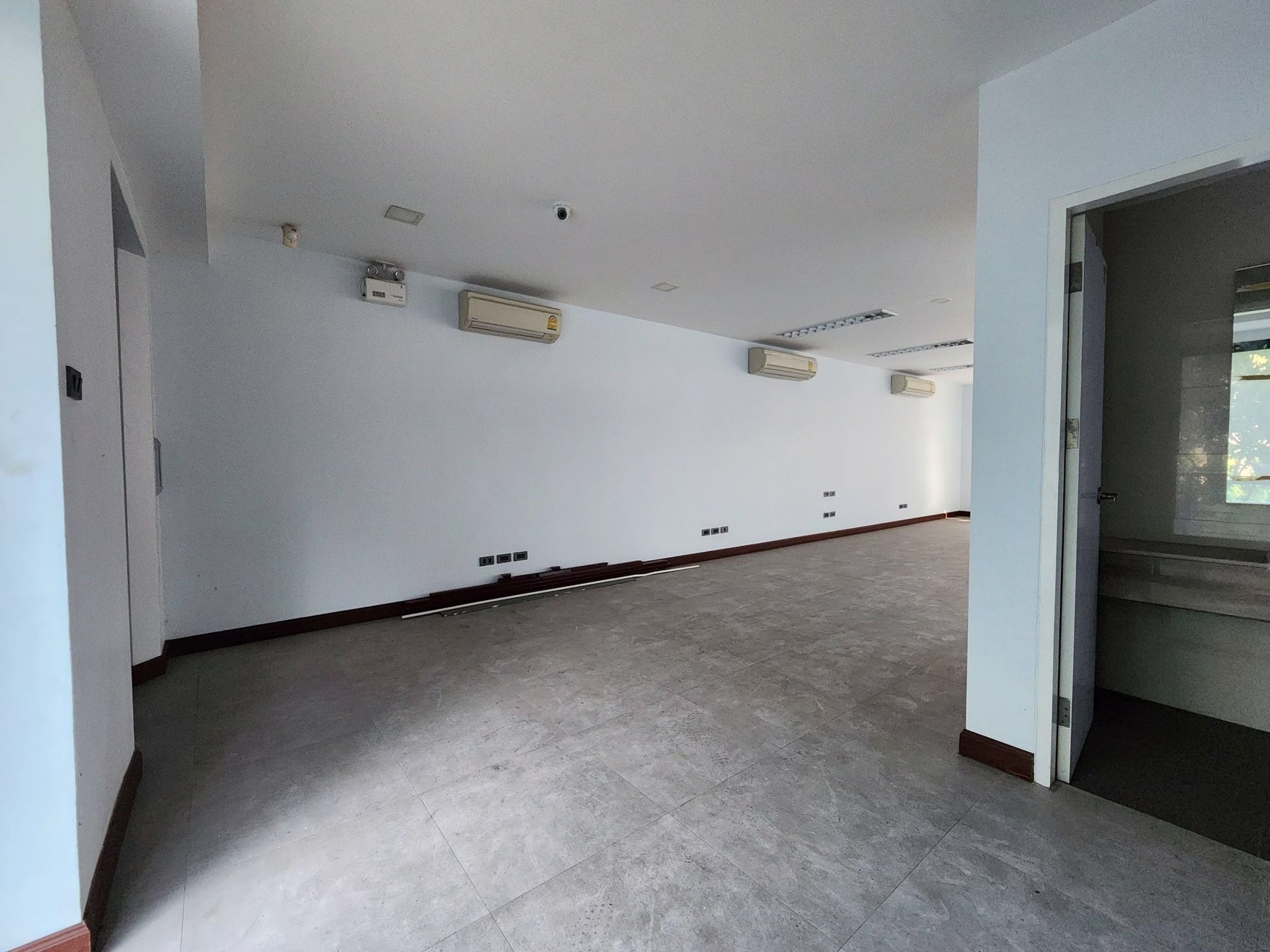 โฮมออฟฟิศ-ฮอฟฟ์-เอกมัย-รามอินทรา