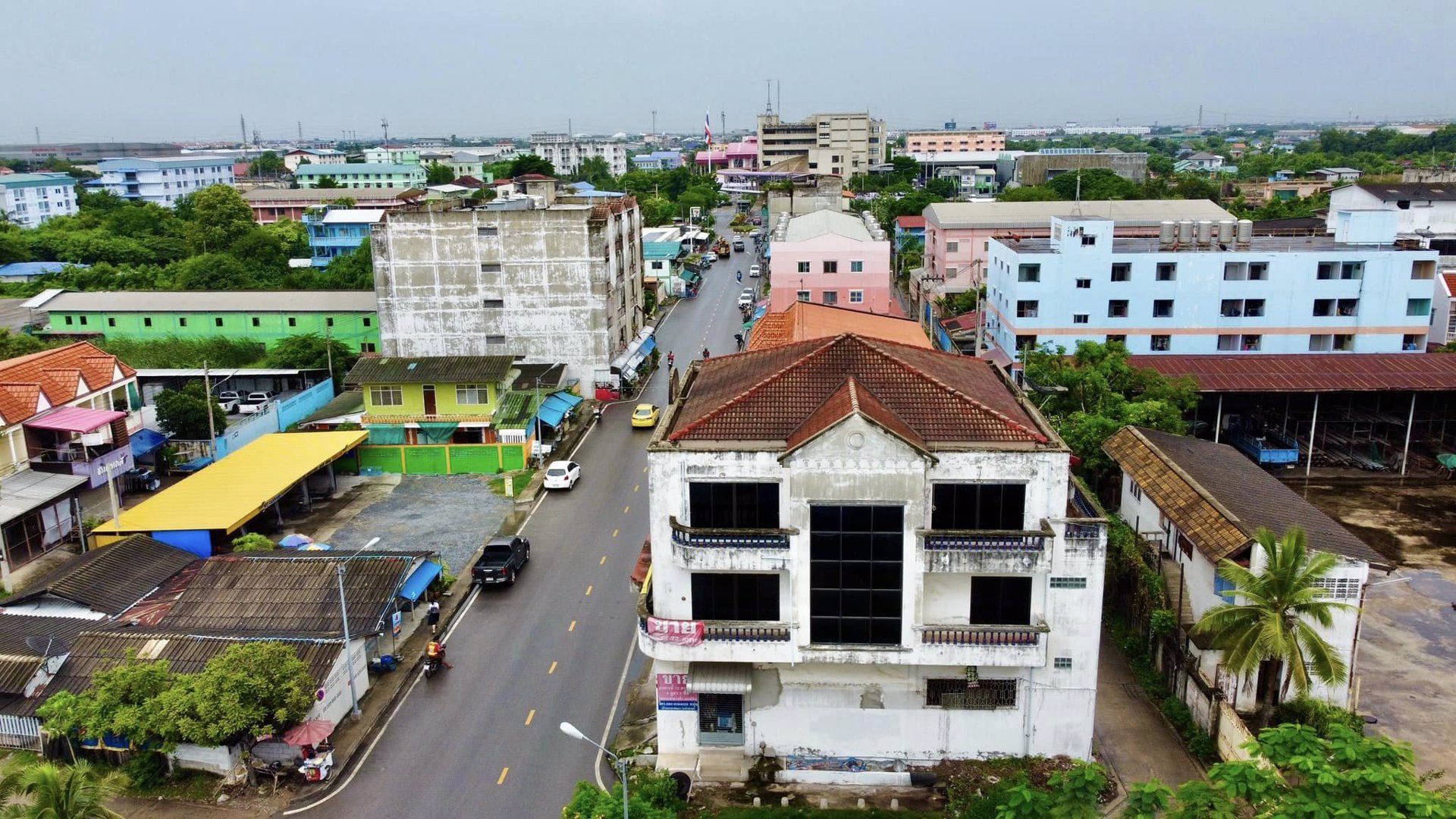 ขายด่วน-ตึก-3-ชั้น-4-คูหา-อ้อมน้อย-ทำเลทอง