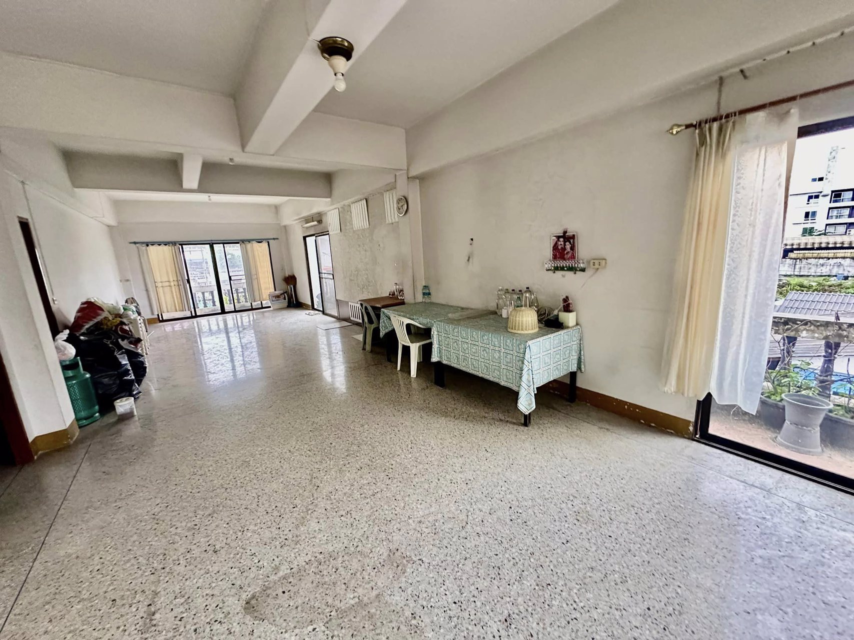 ขายด่วน-ตึก-3-ชั้น-4-คูหา-อ้อมน้อย-ทำเลทอง