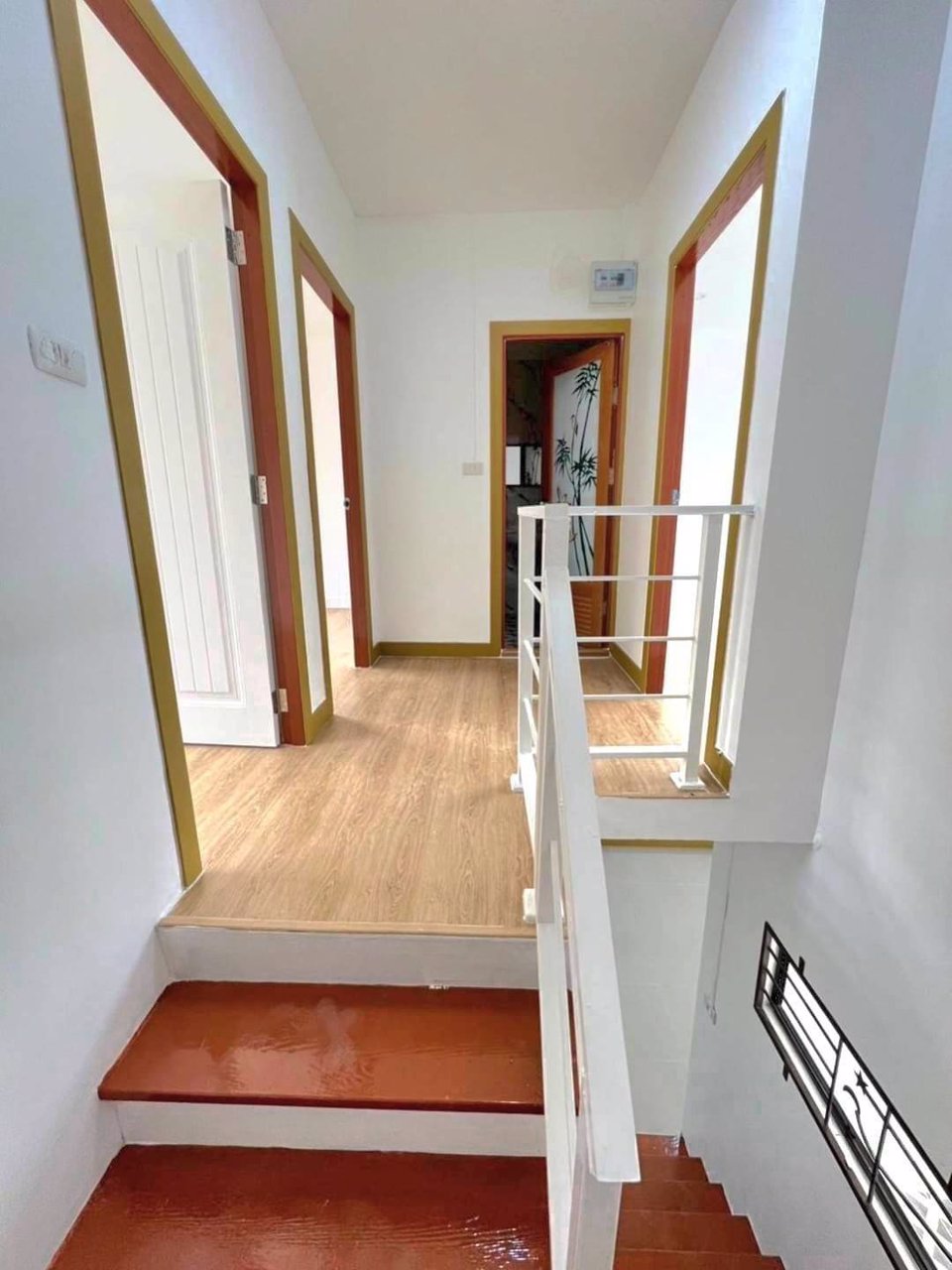 หมู่บ้านพฤกษา54-คลองถนนใกล้รถไฟฟ้า-ตกแต่งใหม่สวยพร้อมเข้าอยู่