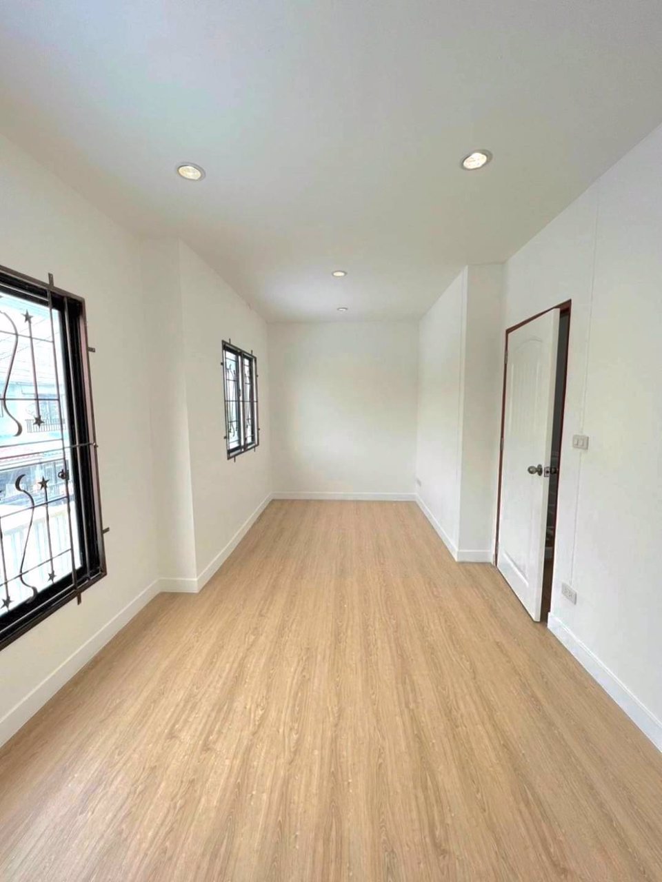 หมู่บ้านพฤกษา54-คลองถนนใกล้รถไฟฟ้า-ตกแต่งใหม่สวยพร้อมเข้าอยู่