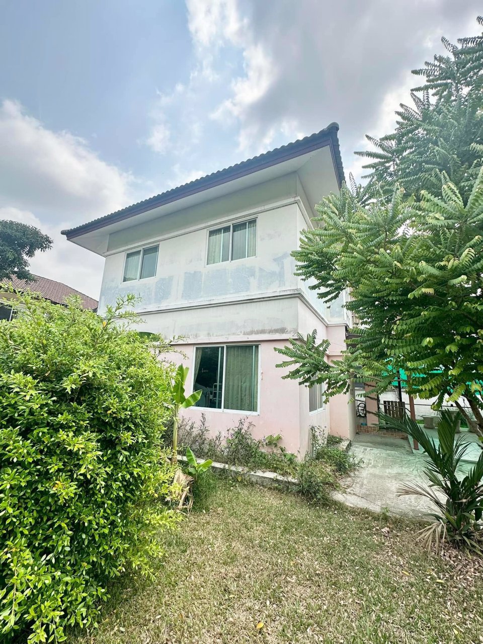 ขายด่วน-บ้านเดี่ยวหลังใหญ่-100-ตรว