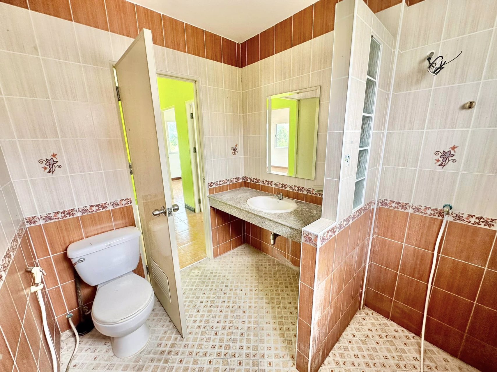 ขายด่วน-บ้านเดี่ยวหลังใหญ่-100-ตรว