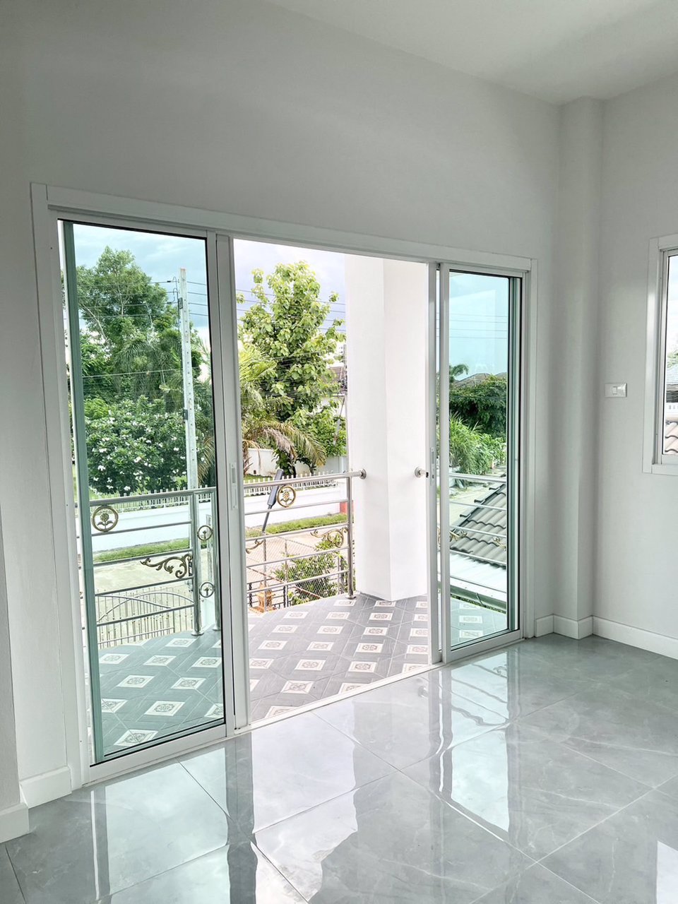 บ้านสวย-สร้างใหม่-2-ชั้น-สันกำแพงปาร์ควิว-อยู่แล้วรวย-เจริญ-รุ่งเรือง-เฟื่องฟู