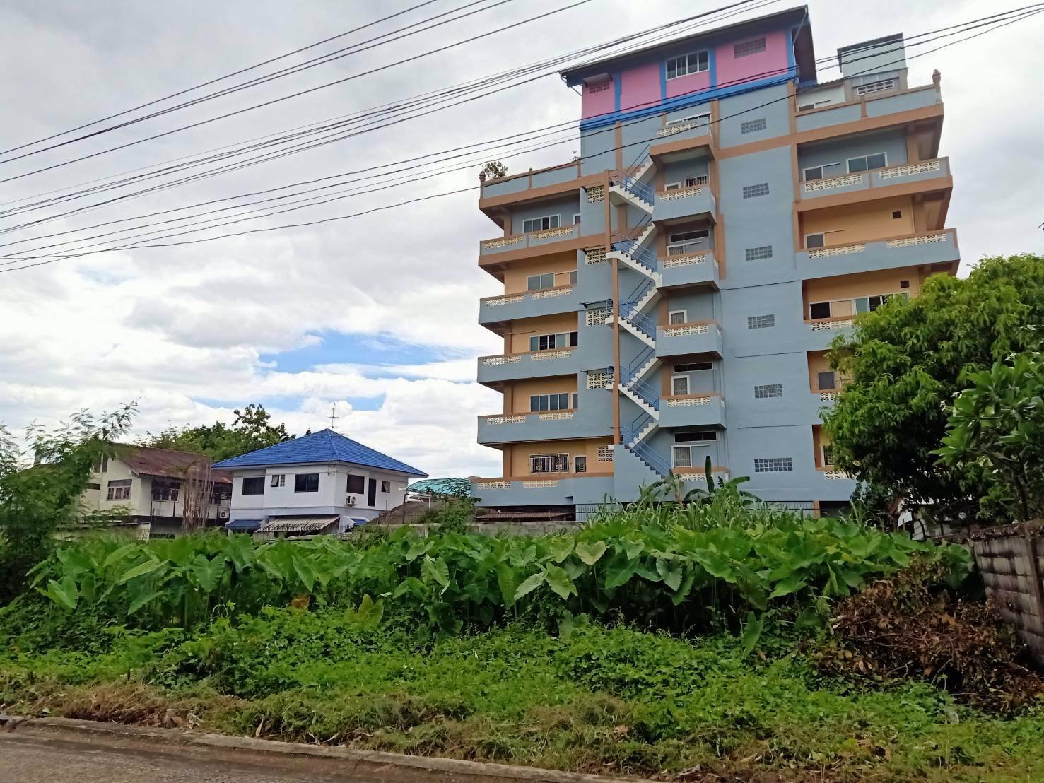 ขายที่ดินเปล่าแปลงใหญ่-เนื้อที่-297-ตารางวา-พร้อมถมที่ให้เรียบร้อย-เหมาะสำหรับทำที่พัก-ร้านอาหาร