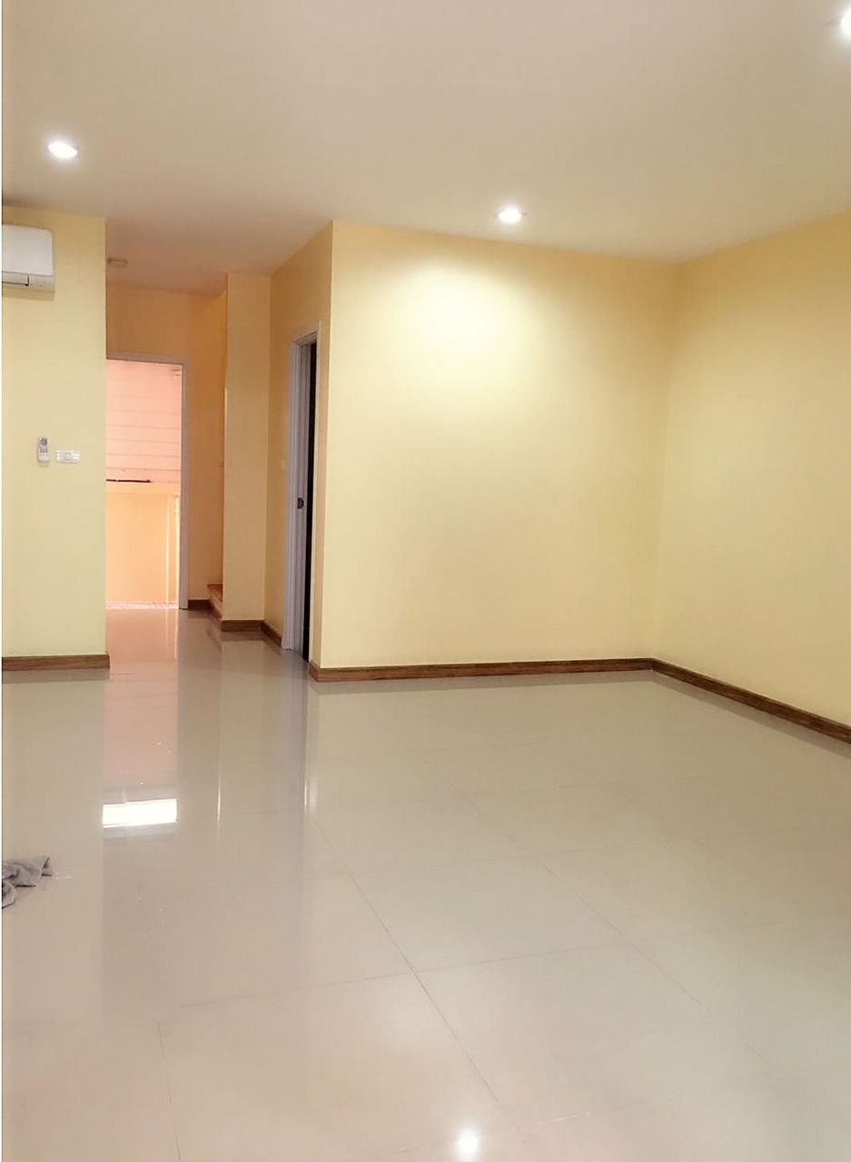 ให้เช่าทำโฮมออฟฟิศ-ทาวน์โฮม3ชั้น-คาซ่าซิตี้-วงแหวน-ลำลูกกา-ค5-แบบ-3ห้องนอน-แอร์4ตัว-เพียง18000บ