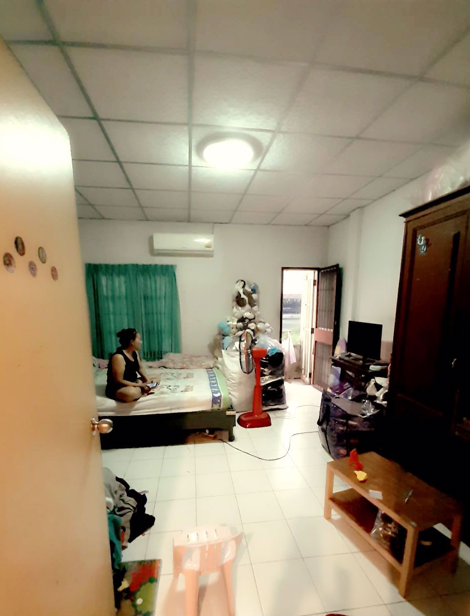 ขายถูก-เจ้าของขายเองบ้านเปล่า-ทาวน์โฮม2ชั้น-2นอน-2น้ำ-ทำเลดีใกล้-big-c-ลำลูกกาคลอง4-เพียง-156-ลบ