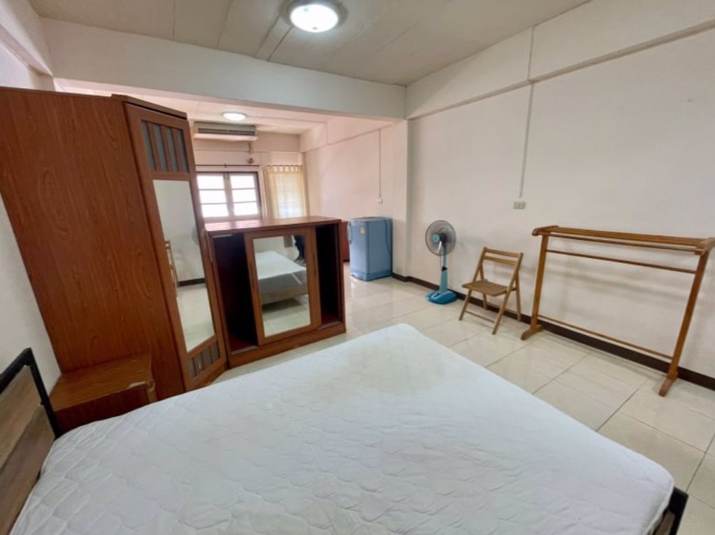 ขายด่วน-ตึกแถว-ทำเลทอง-ติดคูเมือง-เชียงใหม่-เป็นตึกแถว-4-ชั้นครึ่ง-ย่านเศรษฐกิจ