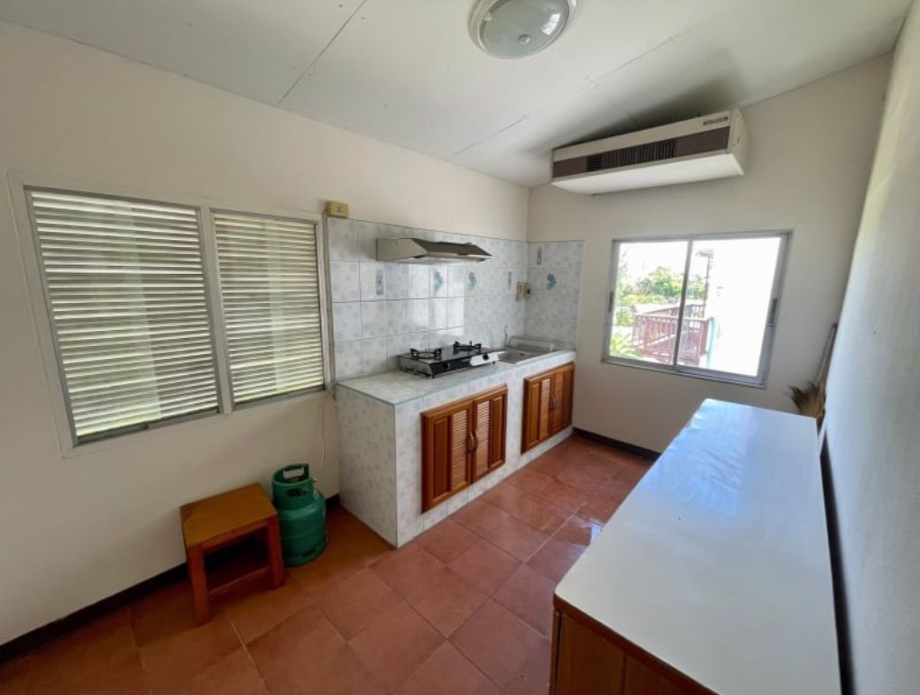 ขายด่วน-ตึกแถว-ทำเลทอง-ติดคูเมือง-เชียงใหม่-เป็นตึกแถว-4-ชั้นครึ่ง-ย่านเศรษฐกิจ