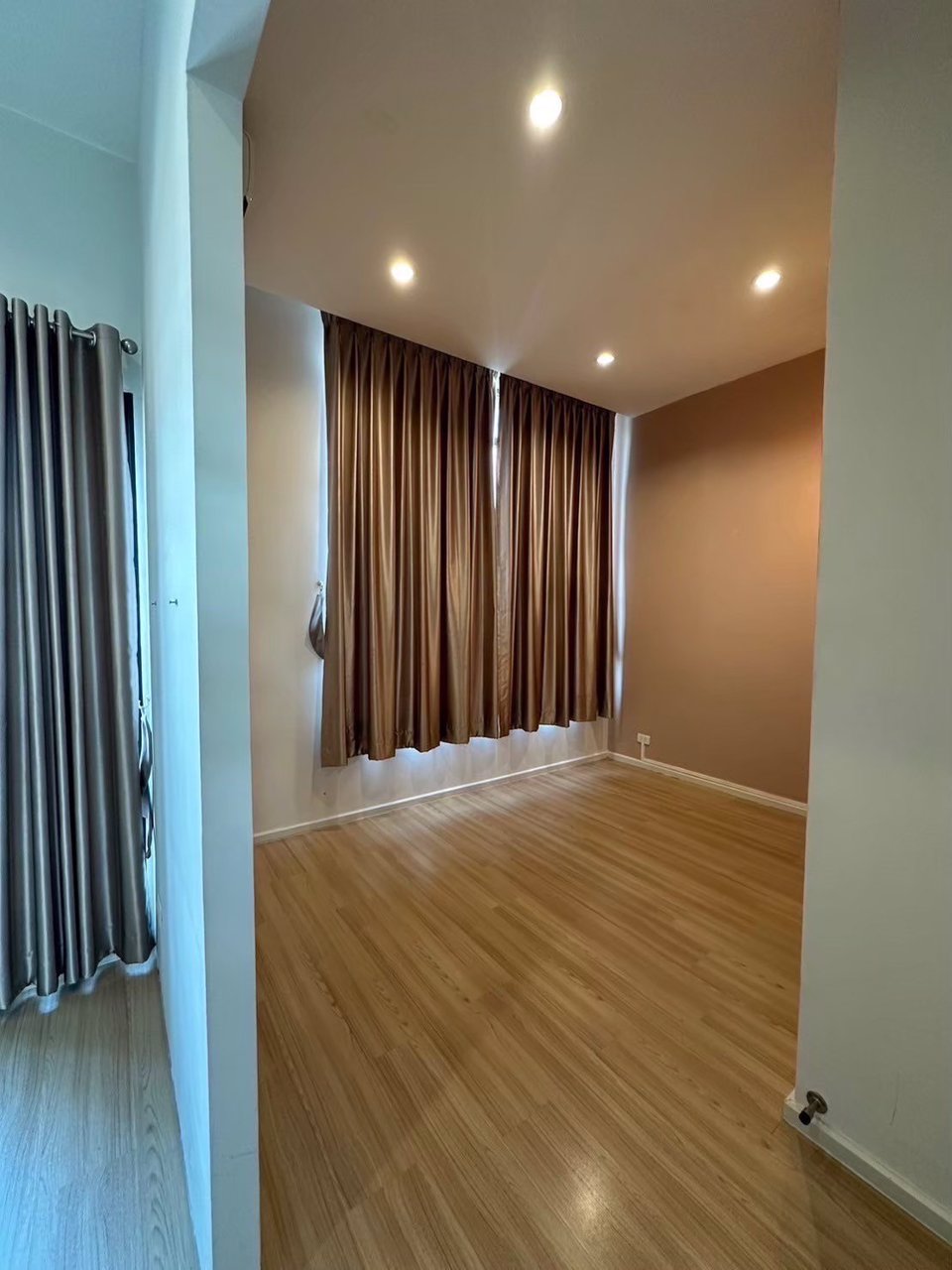 ขาย-ทาวน์เฮ้าส์-2-ชั้น-เนื้อที่-18-ตรว-3-ห้องนอน-2-ห้องน้ำ