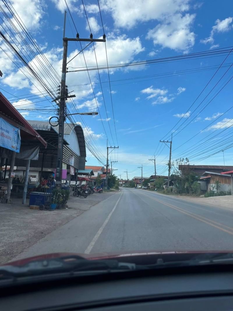 ขายบ้านพร้อมที่ดินบ้านผักบุ้ง-53ตรวโฉนด-ติดถนนคอนกรีต2ด้าน