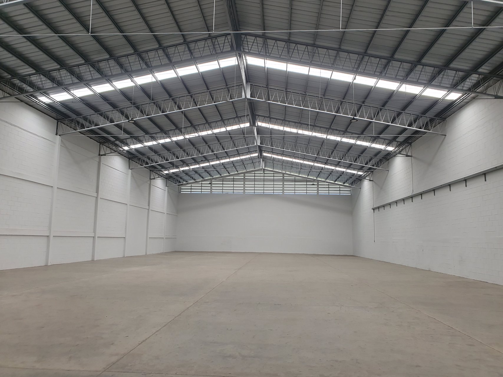 ให้เช่าโกดัง-คลังสินค้าใหม่-ตั้งอยู่ริมถนน-พหลโยธิน-กม-40-ตรงข้ามมหาวิทยาลัยธรรมศาสตร์