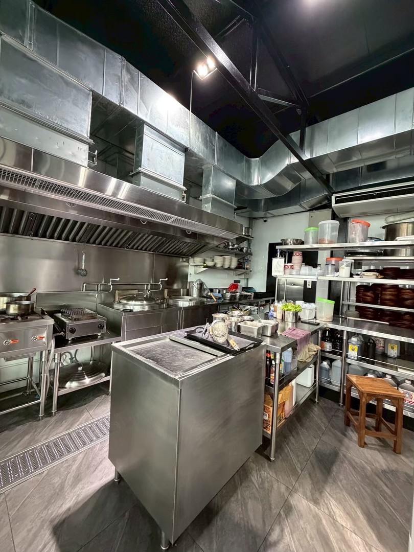 ให้เซ้งร้านอาหารพื้นที่-indoor-240-ตรม-มีที่จอดรถ