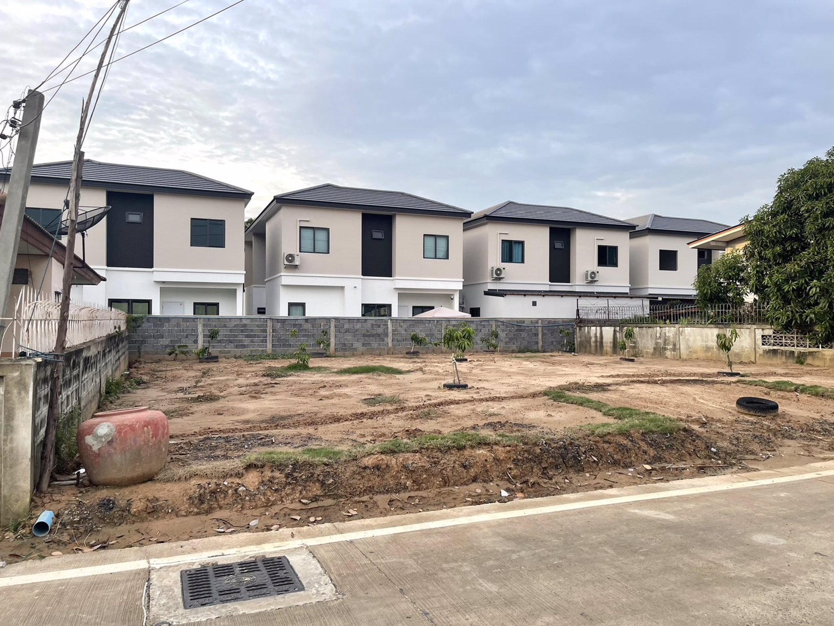 ขายที่ดิน-100ตรว-ซอยบงกช71