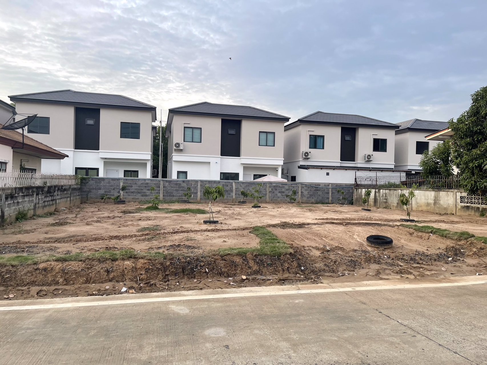 ขายที่ดิน-100ตรว-ซอยบงกช71