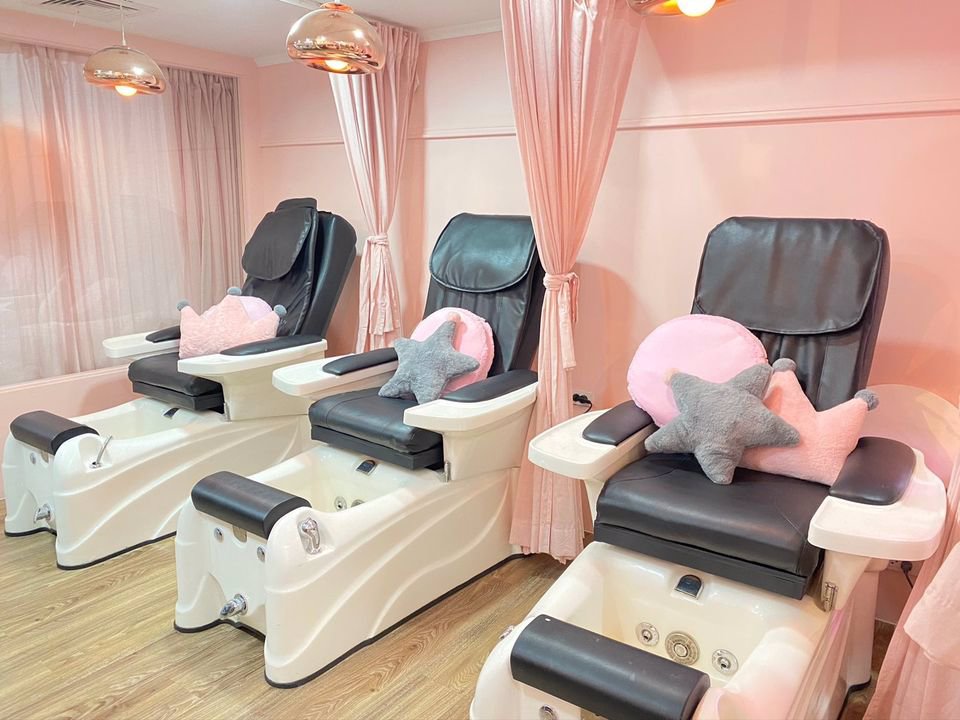 เซ้ง‼️-ร้านทำเล็บ-ติดbtsเพลินจิต-ร้านอยู่ในตึกพลาซ่า-ล้อมรอบด้วยอาคารสำนักงาน