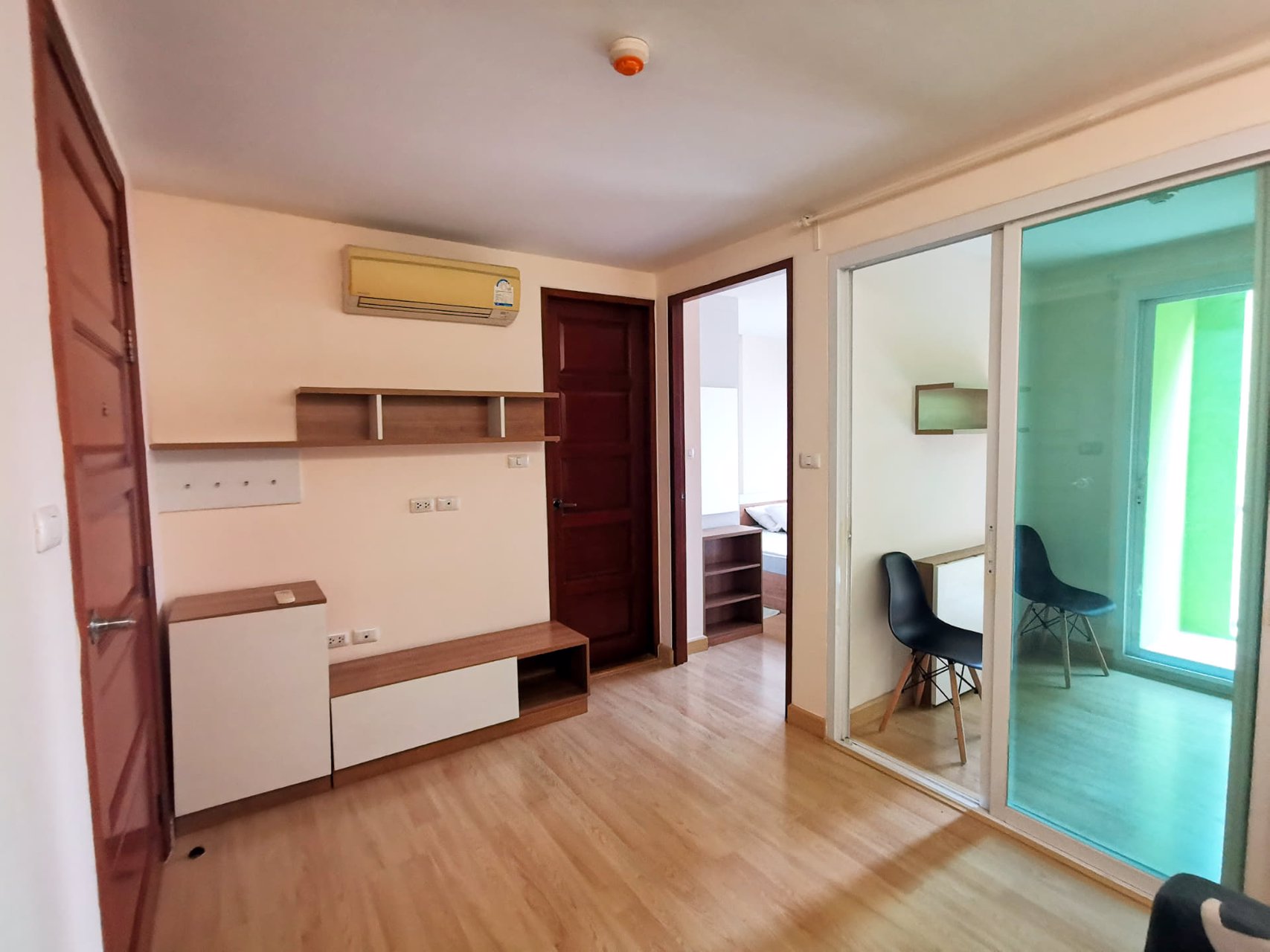 ให้เช่า-คอนโด-emerald-residence-ratchada-ใกล้-mrt-ห้วยขวาง-เเบบ-1-ห้องนอน-1-ห้องน้ำ-1-ห้องครัว