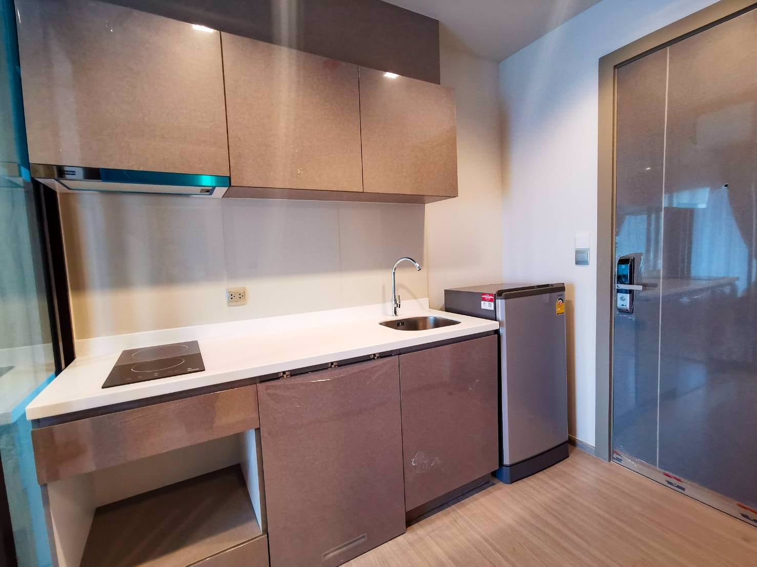 ให้เช่า-คอนโด-ไลฟ์-อโศก-พระราม-9-life-asoke-rama-9-1-ห้องนอน-1-ห้องน้ำ-ครัวปิด-ขนาด-28-ตรม