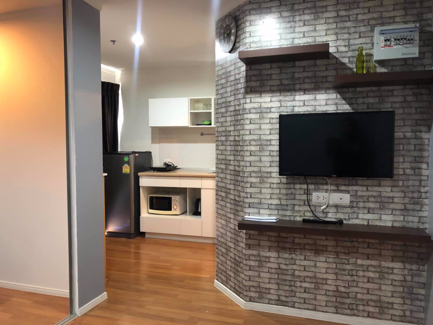 ให้เช่าคอนโด-ลุมพินี-พาร์ค-พระราม-9-1-ห้องนอน-1-ห้องน้ำ-ขนาด-26-ตรม-ชั้น-12a-ค่าเช่า-9000-บาท