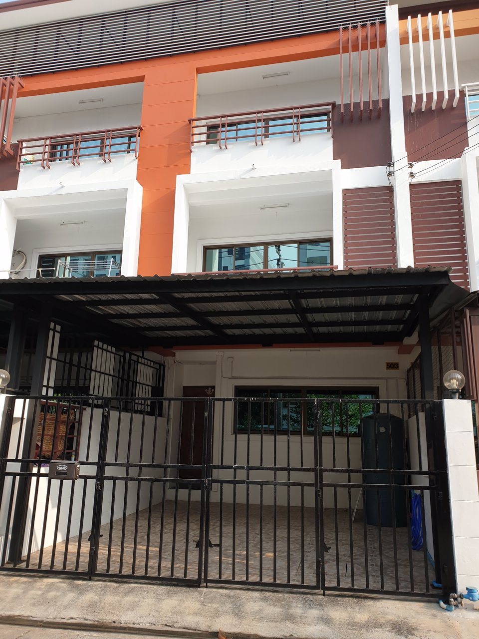 ให้เช่า-ทาวโฮมใหม่-3-ชั้น-4-ห้องนอน-3-ห้องน้ำ-1-ที่จอดรถ-อยู่ในซอยลาดพร้าว-93-จากปากซอย-300-เมตร