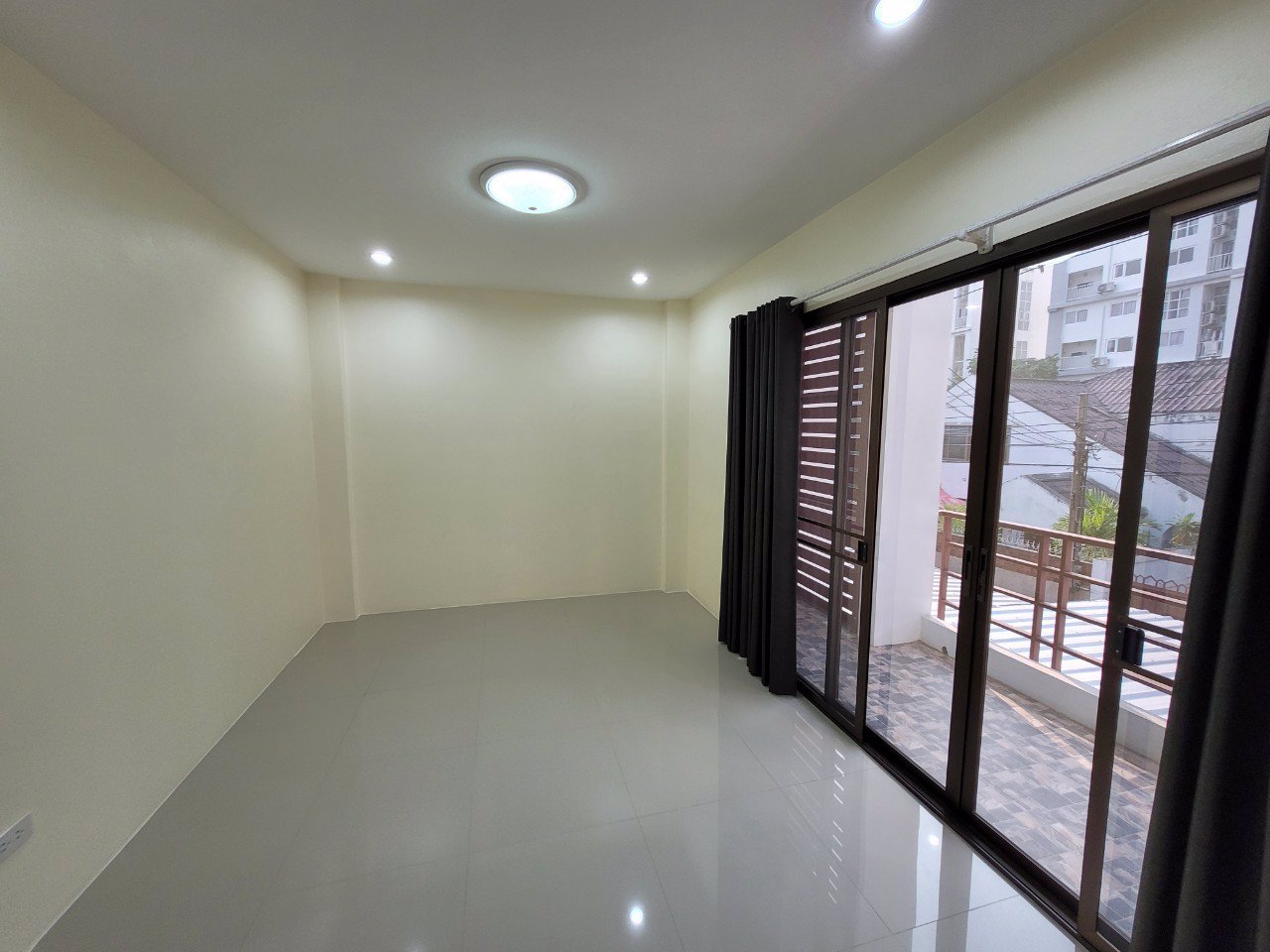 ให้เช่า-ทาวโฮมใหม่-3-ชั้น-4-ห้องนอน-3-ห้องน้ำ-1-ที่จอดรถ-อยู่ในซอยลาดพร้าว-93-จากปากซอย-300-เมตร