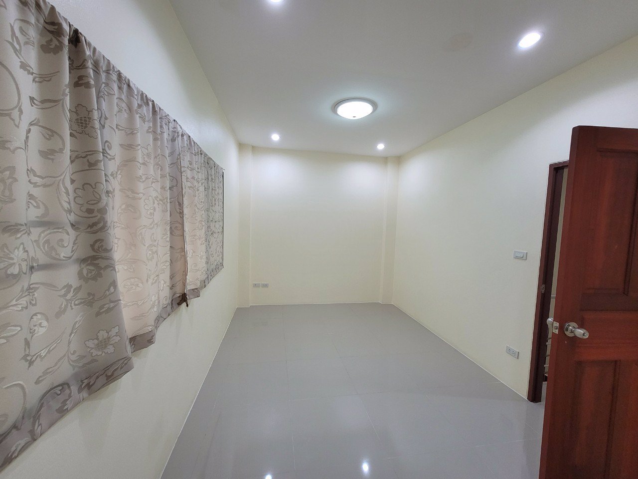 ให้เช่า-ทาวโฮมใหม่-3-ชั้น-4-ห้องนอน-3-ห้องน้ำ-1-ที่จอดรถ-อยู่ในซอยลาดพร้าว-93-จากปากซอย-300-เมตร